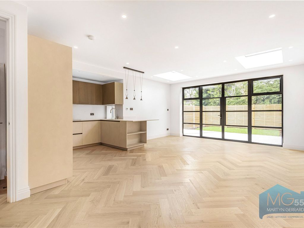 4 bed end terrace house for sale in Lynmouth Road, East Finchley