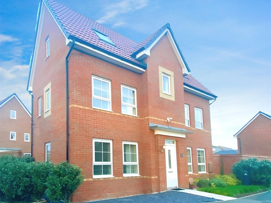 4 bed detached house to rent in Flower Garden Drive, Nuneaton, Warwickshire CV10, £1,700 pcm