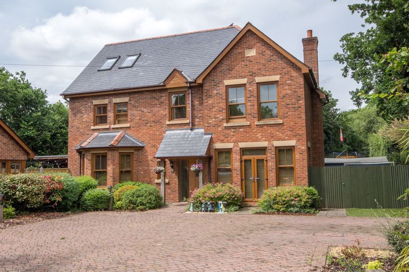 6 bed detached house for sale in Ringwood Road, Totton, Southampton