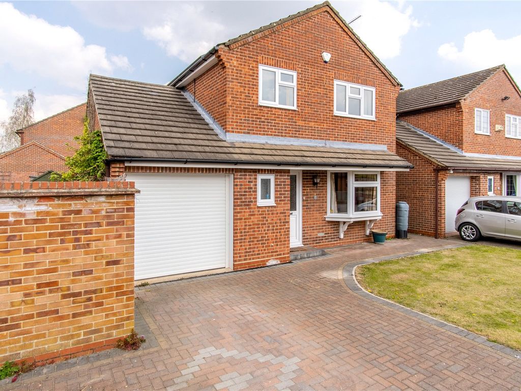 3 bed detached house to rent in Penningtons, Thorley,