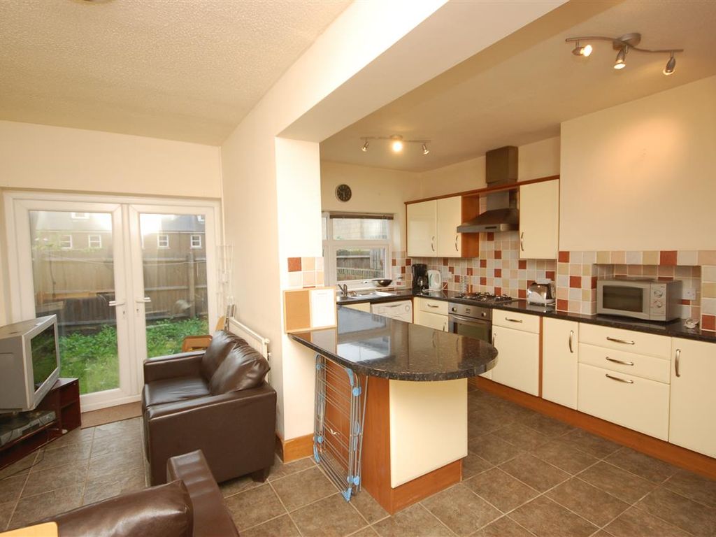 4 bed terraced house to rent in Sturry Road, Canterbury CT1, £1,400 pcm