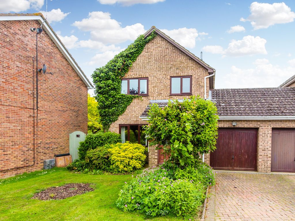 3 bed link detached house for sale in Duchy Close, Chelveston