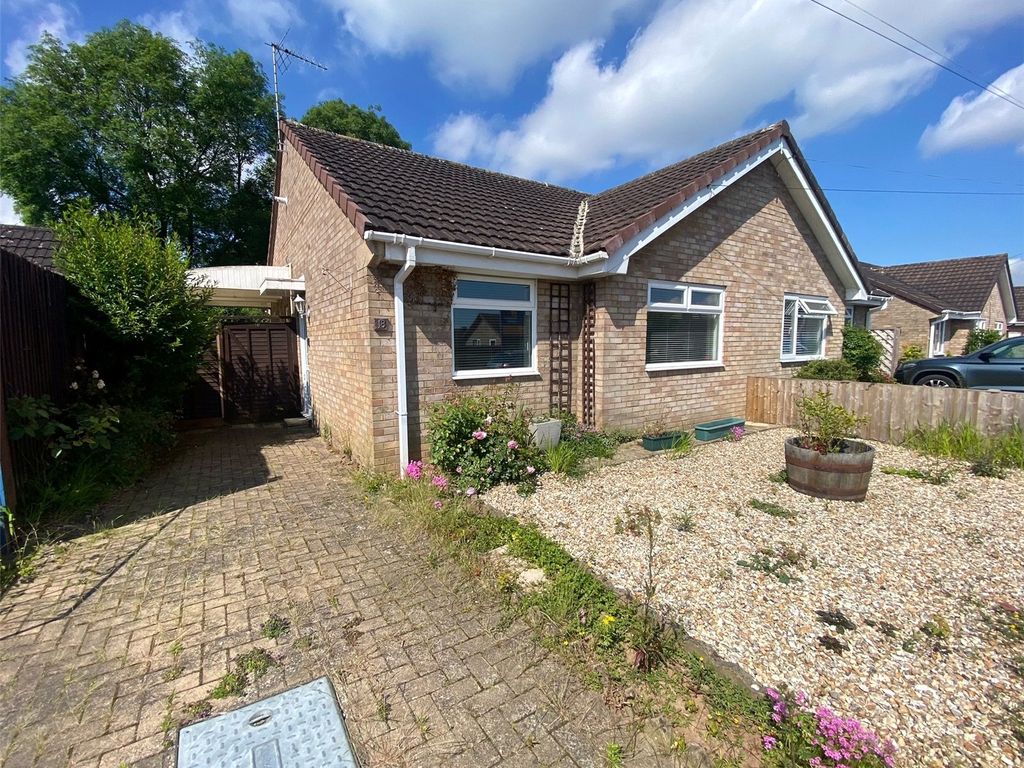 2 bed bungalow for sale in Briar Lawn, Abbeydale, Gloucester