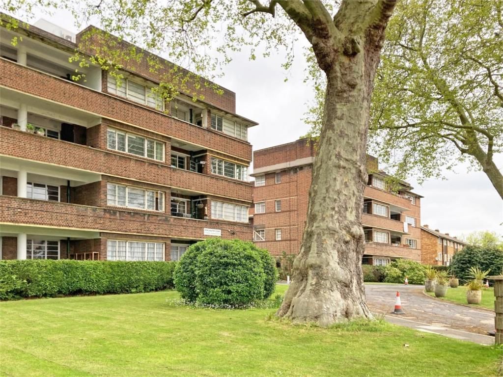 2 bed flat to rent in Dorchester Court, Herne Hill, London SE24, £2,350