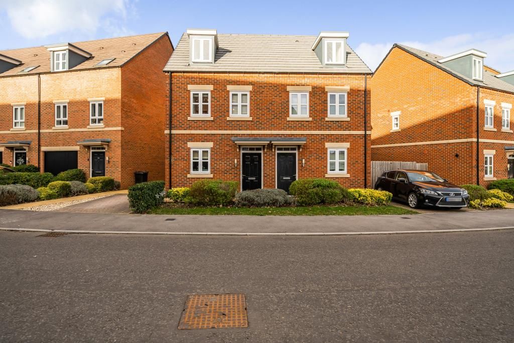 3 bed semidetached house for sale in Newbury, Berkshire RG14, £425,000