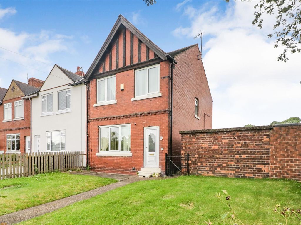3 bed town house for sale in Wath Road, BoltonUponDearne, Rotherham S63, £140,000 Zoopla