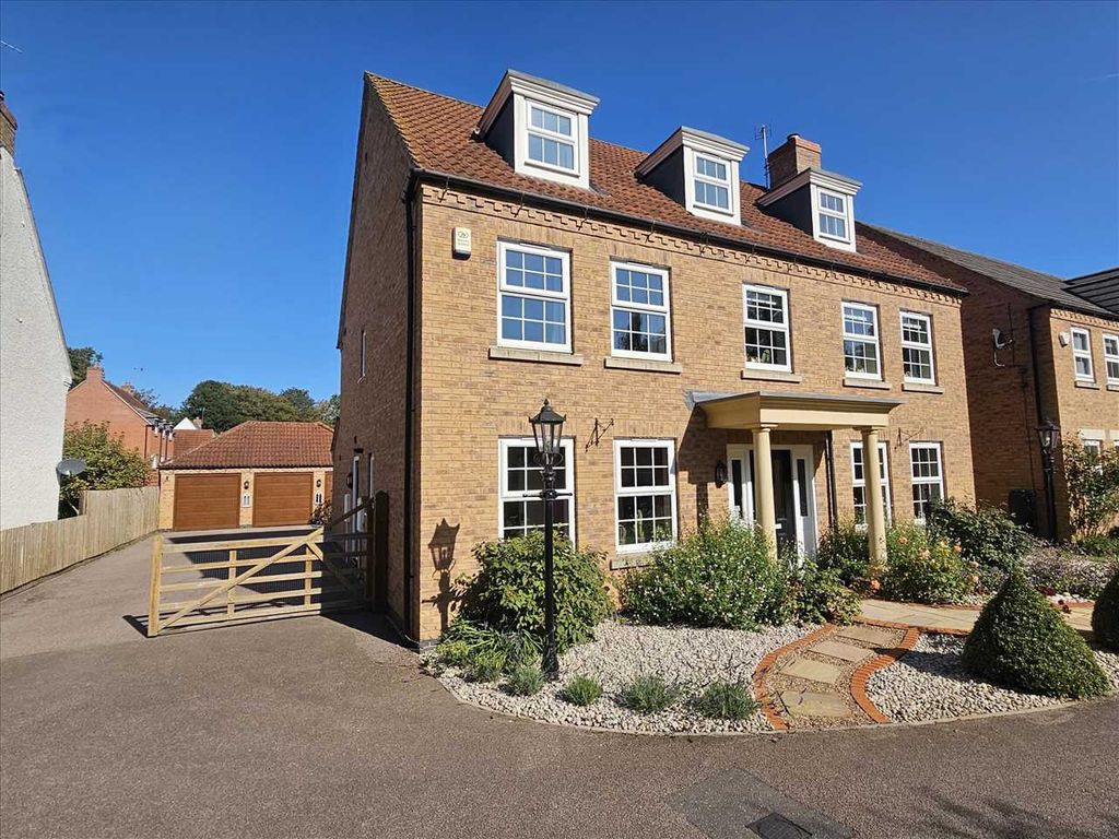 5 bed detached house for sale in Gleneagles Drive, Greylees, Sleaford NG34, £525,000 Zoopla
