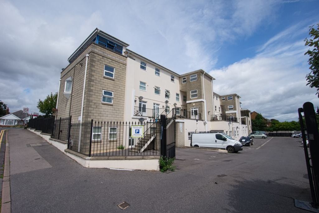 1 bed flat for sale in Ringwood Road, Poole BH12, £80,000 Zoopla
