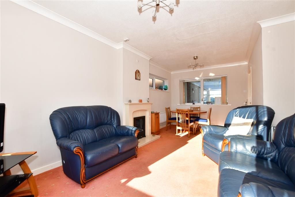 2 bed detached bungalow for sale in Church Street, Teston, Maidstone