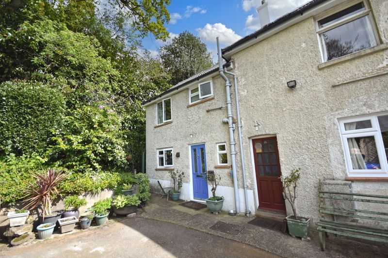 2 bed end terrace house to rent in York Crescent, Aldershot GU11, £775