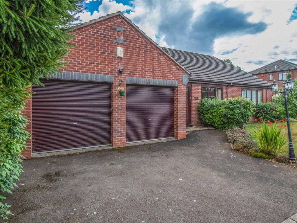 4 bed bungalow for sale in Harland Close, Bromsgrove, Worcestershire