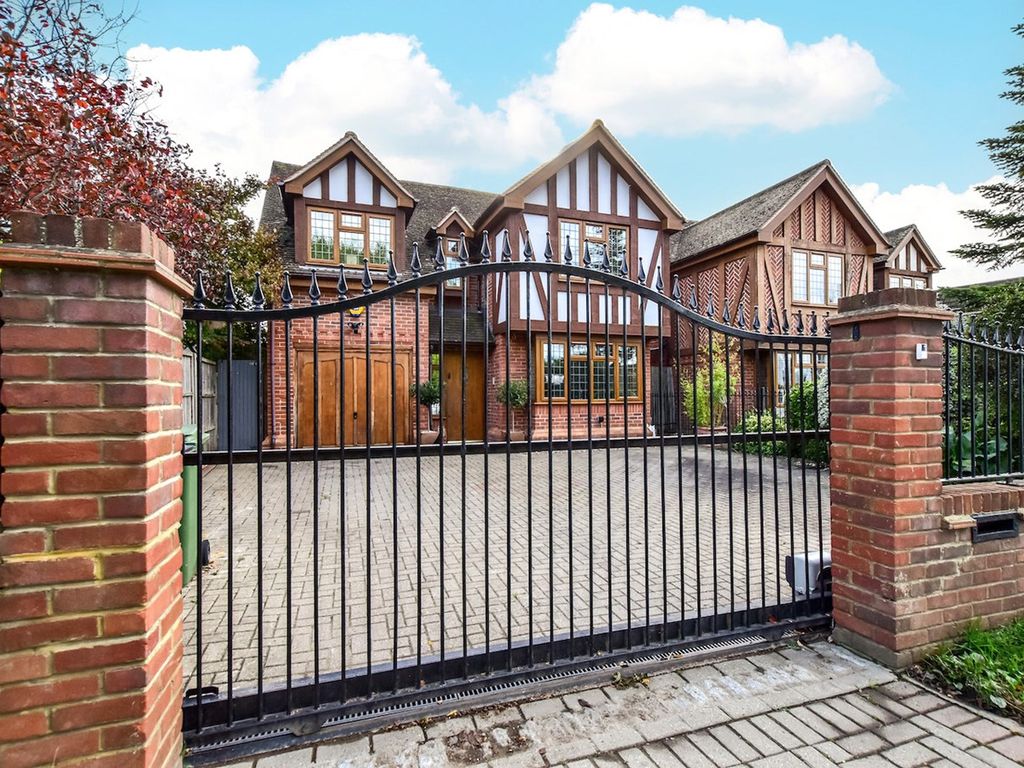 4 bed detached house for sale in The Old Bakery, Wexham Street, Stoke