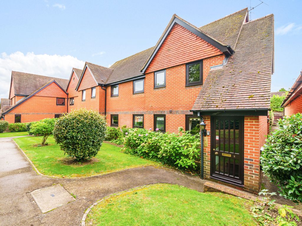 2 bed flat for sale in Victoria Court, HenleyOnThames, Oxfordshire