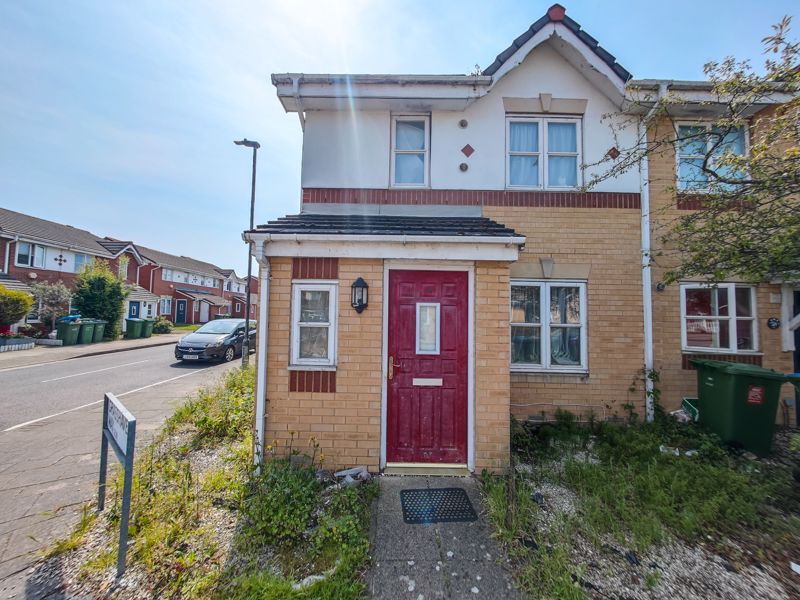 3 bed end terrace house for sale in Grasshaven Way, London SE28, £