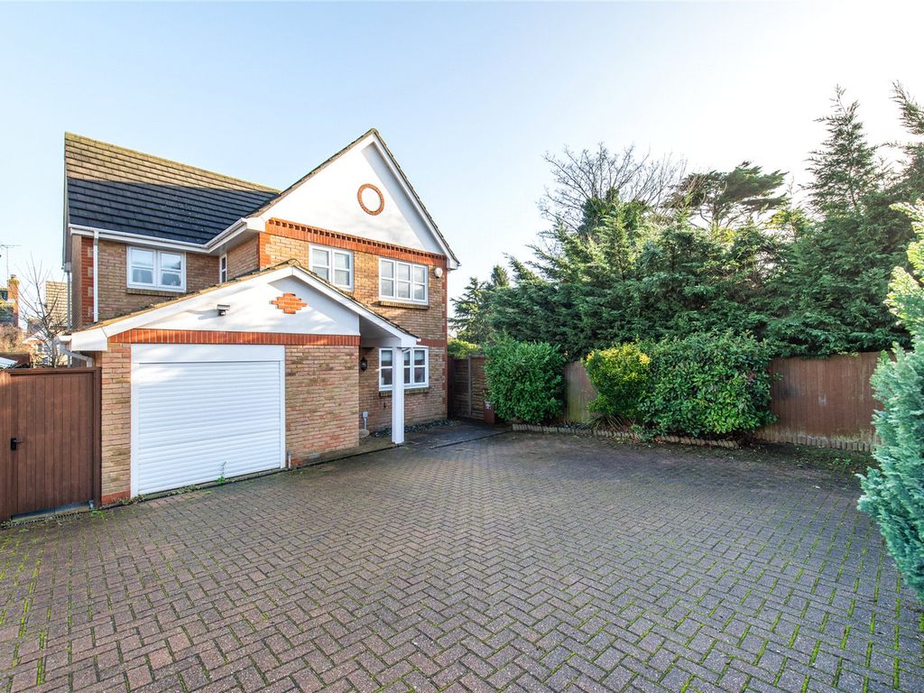 4 bed detached house for sale in Niven Close, Wainscott, Kent ME3, £