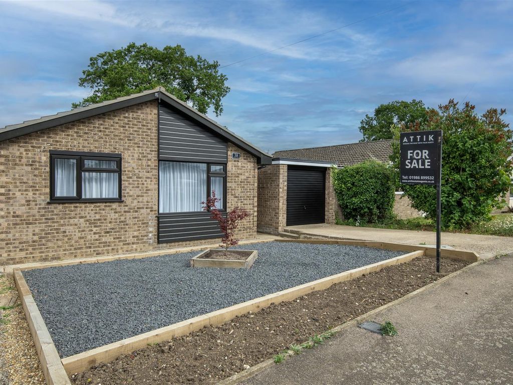 3 bed detached bungalow for sale in Barons Close, Halesworth IP19 Zoopla