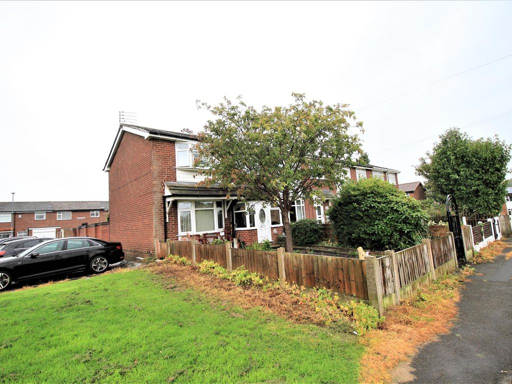 3 bed end terrace house to rent in Standish Walk, Denton, Manchester