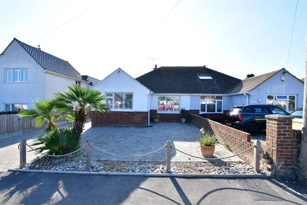 3 bed semidetached bungalow for sale in Botany Road, Kingsgate