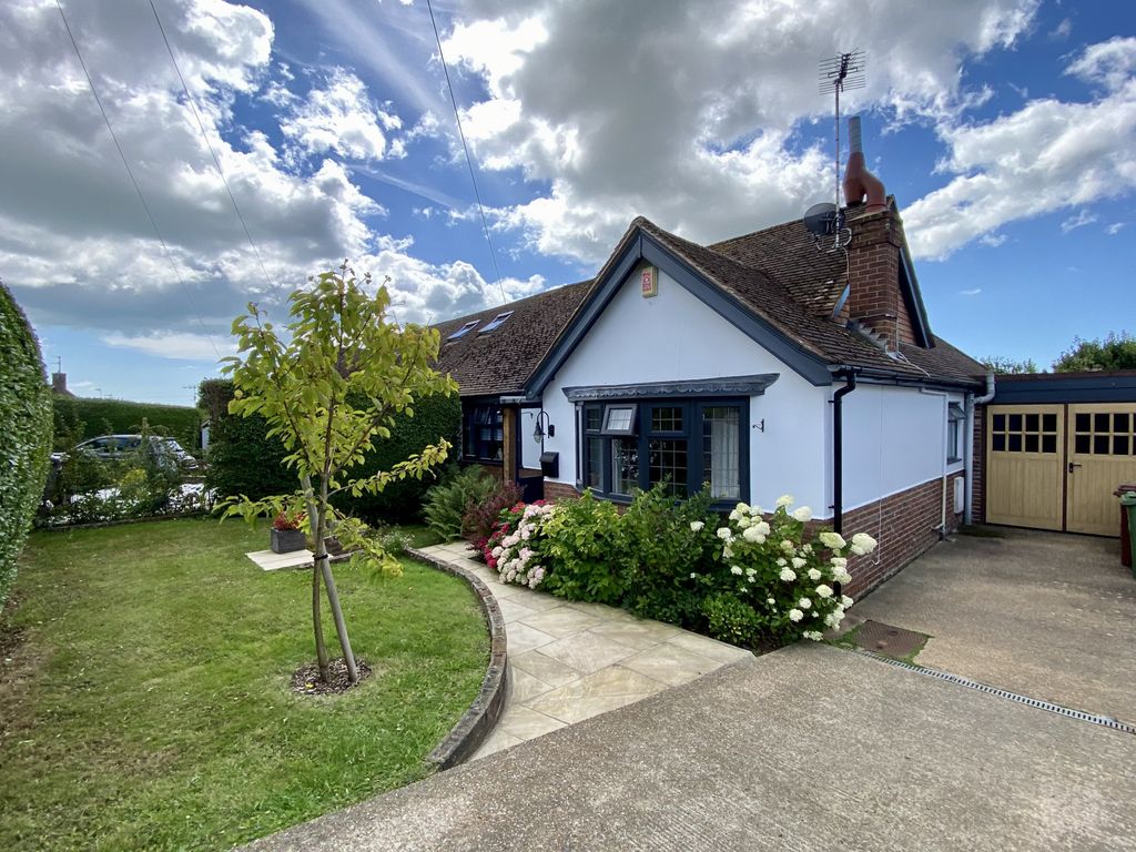 4 bed bungalow for sale in Pevensey Park Road, Westham, Pevensey, East