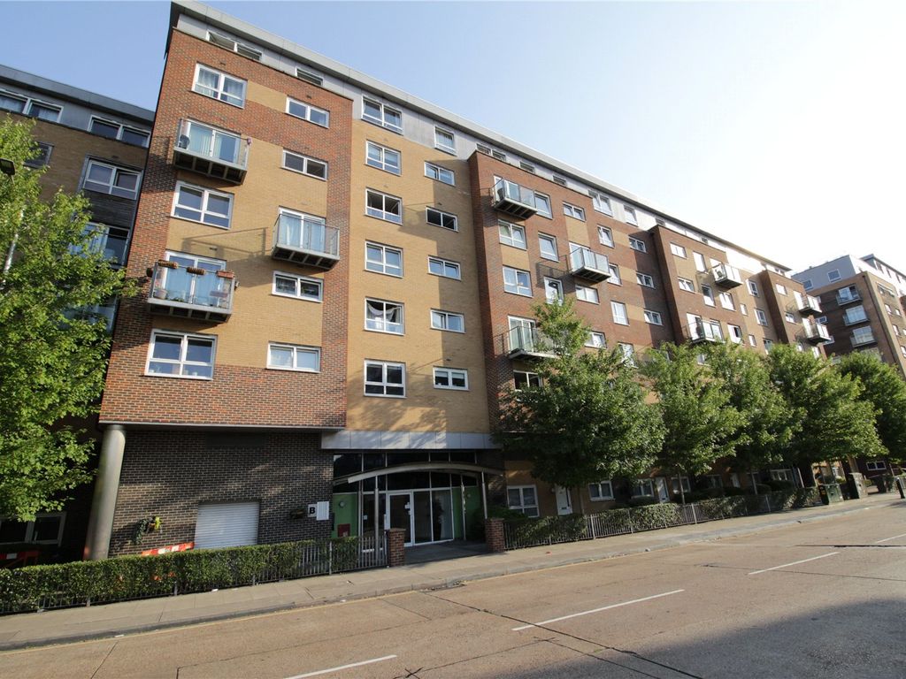1 bed flat to rent in Cherrydown East, Basildon SS16, £1,200 pcm Zoopla