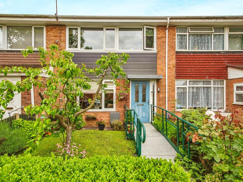 3 bed end terrace house for sale in Arun, East Tilbury, Tilbury RM18, £