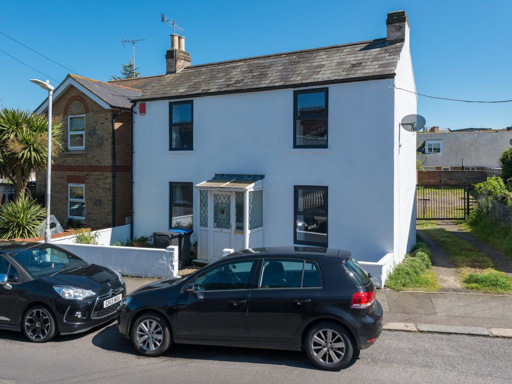 3 bed detached house for sale in Princes Road, Ramsgate CT11, £300,000