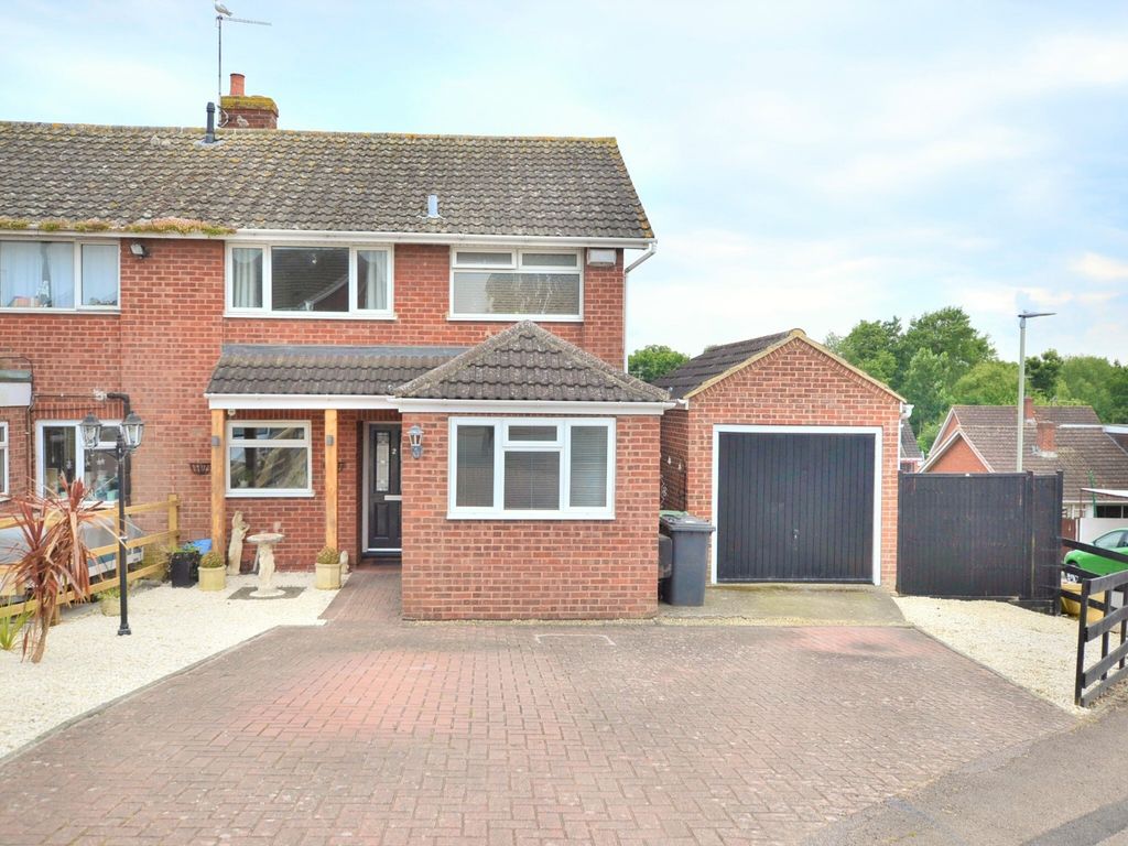 3 bed semidetached house for sale in Dunster Close, Tuffley