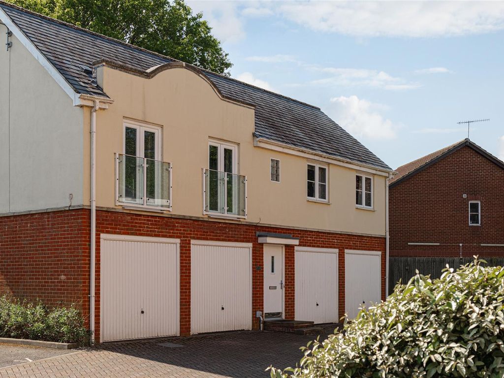 2 bed detached house for sale in Foxboro Road, Redhill RH1, £300,000