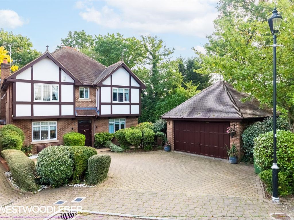 5 bed detached house for sale in Hipkins Place, Broxbourne EN10, £