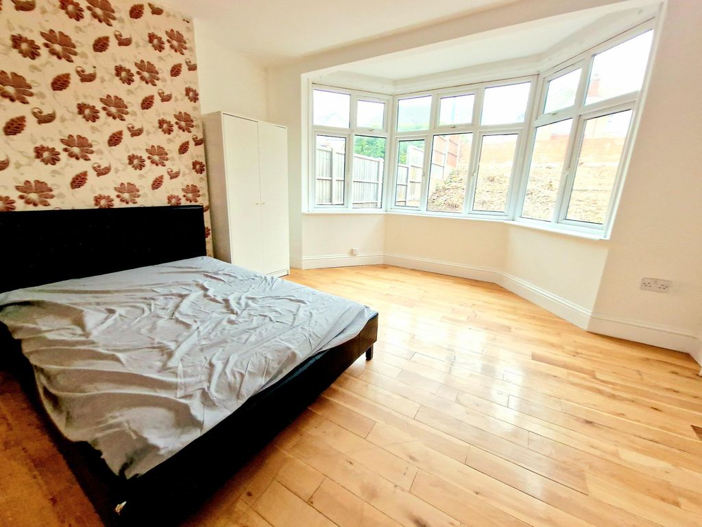 Studio to rent in Dollis Hill Lane, London NW2, £1,000 pcm Zoopla