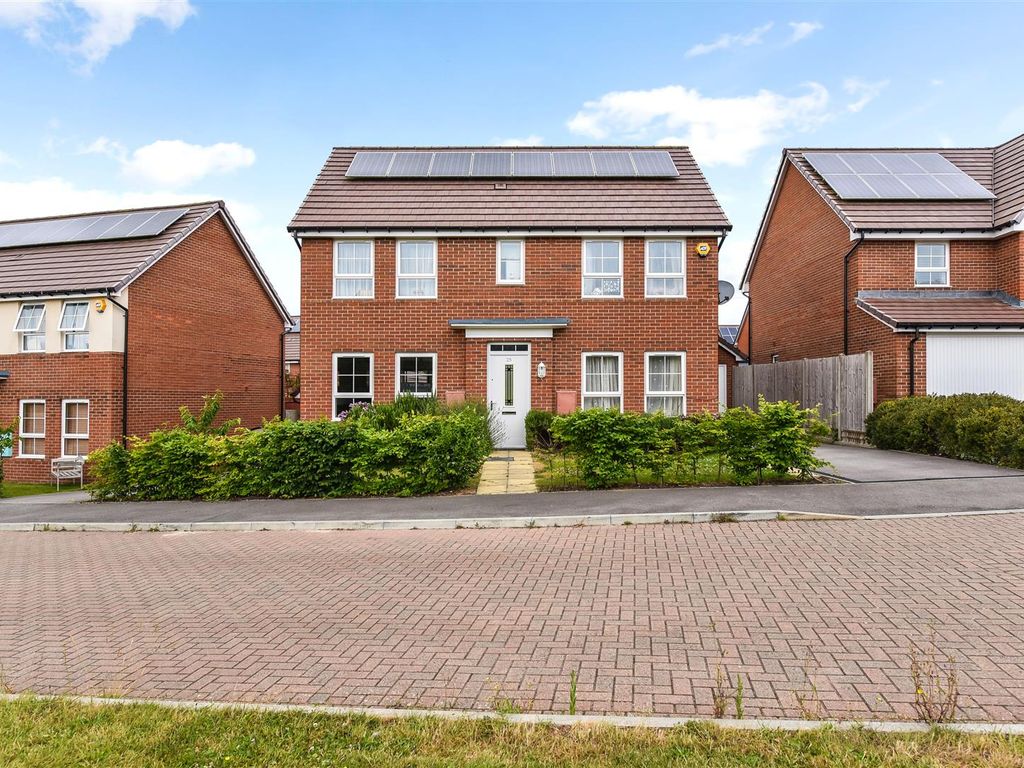 4 bed detached house for sale in Cornflower Gardens, Clanfield