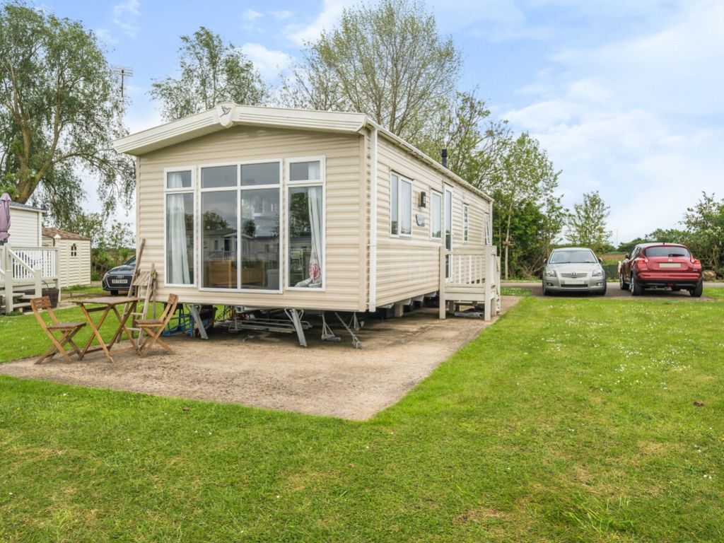 2 bed mobile/park home for sale in Field Farm, Newark Road, Aubourn