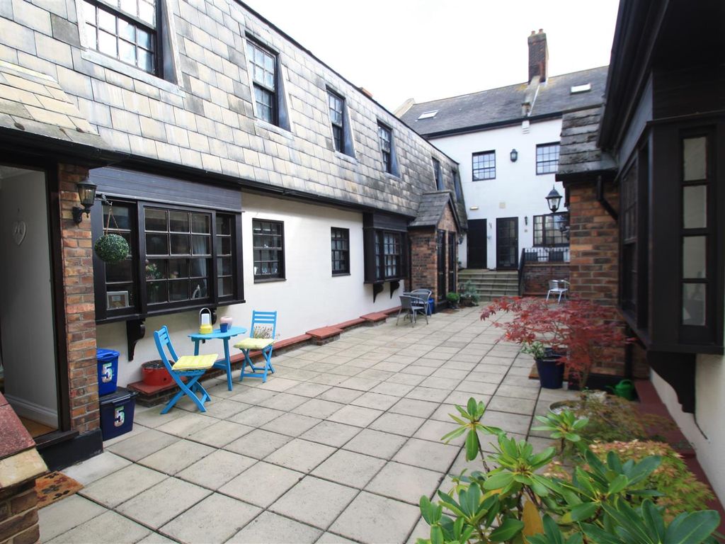 1 bed property to rent in Victoria Court, Tower Court Mews, Westcliff