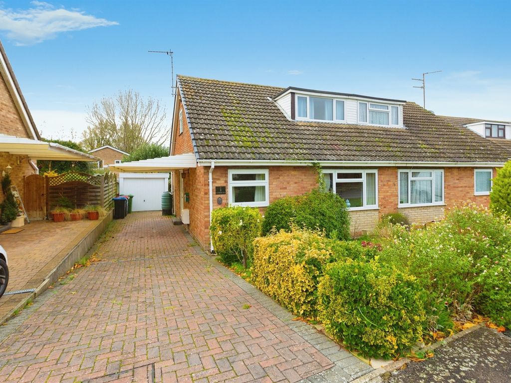 3 bed semidetached bungalow for sale in Gorricks, Stony Stratford