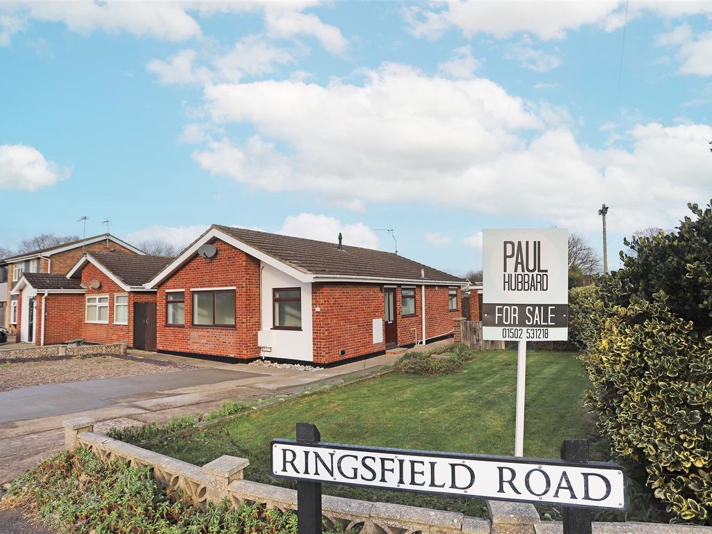 3 bed detached bungalow for sale in Ringsfield Road, Oulton NR32, £