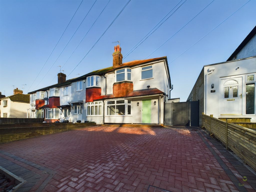 3 bed semidetached house for sale in Star Lane, Orpington BR5, £