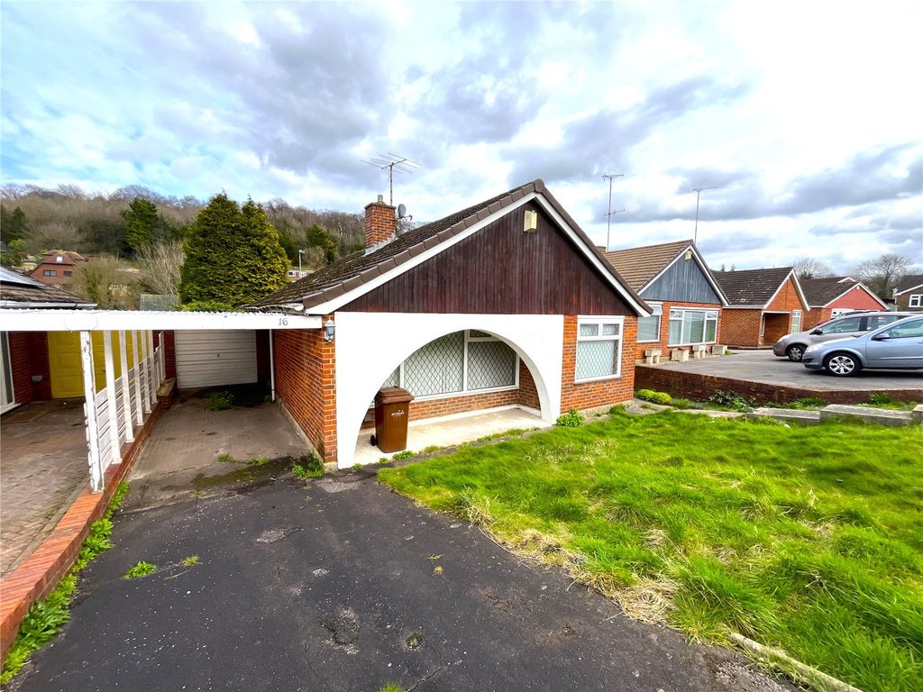 2 bed bungalow for sale in Marion Close, Walderslade, Kent ME5, £