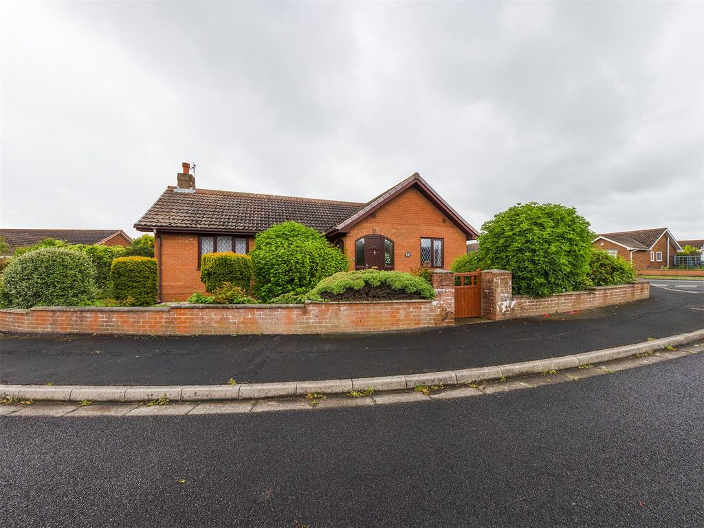3 bed detached bungalow for sale in Kestrel Drive, Bridlington