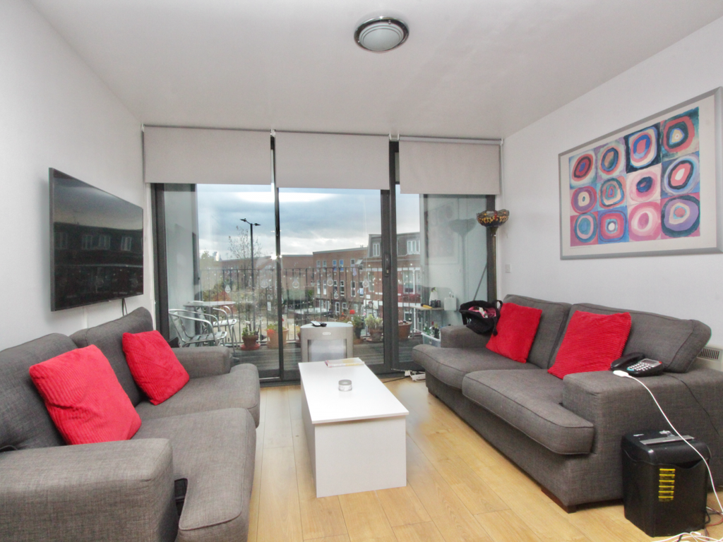 2 bed flat to rent in Raines Court, Northwold Road, Stoke Newington