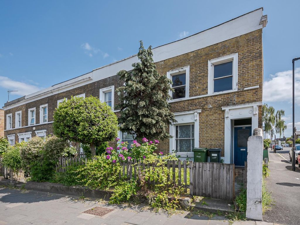 3 bed property for sale in Wandsworth Road, London SW8 Zoopla