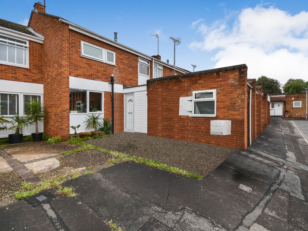 3 bed terraced house for sale in Appleby End, Reading RG30, £350,000