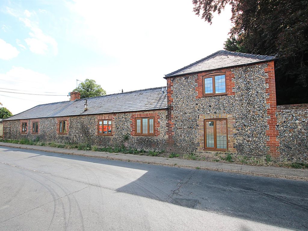 3 bed detached house for sale in Moulton Road, Newmarket CB8