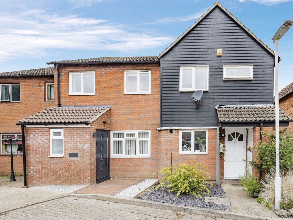 2 bed terraced house for sale in Rodgers Close, Elstree, Borehamwood