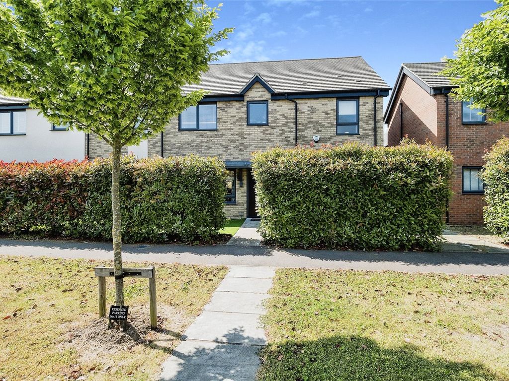 3 bed end terrace house for sale in Park View, Chigwell, Essex IG7, £