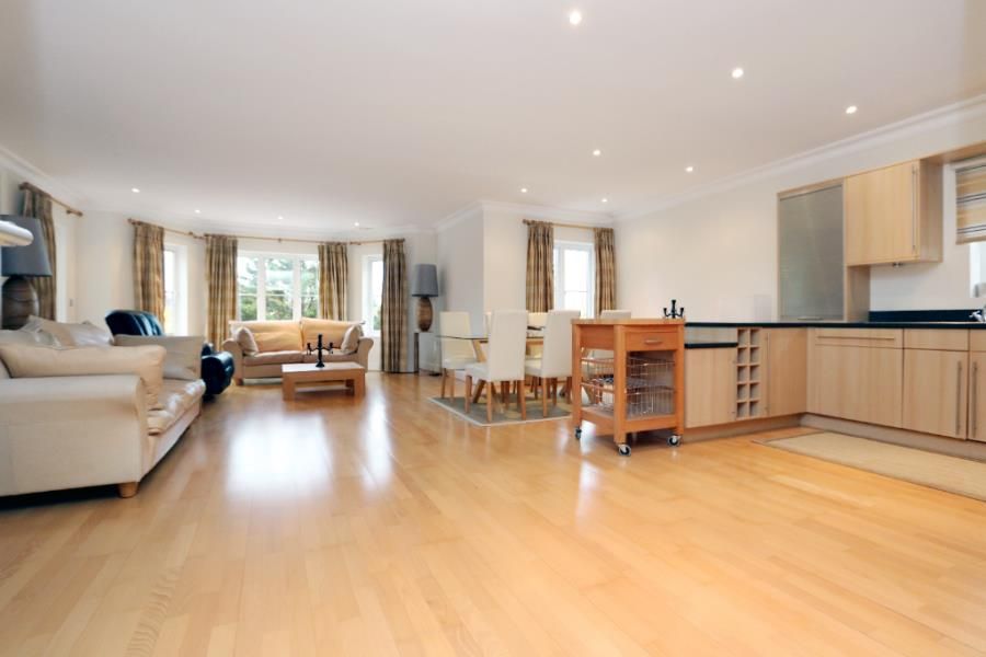 2 bed flat to rent in Wimbledon Hill Road, London SW19, £3,500 pcm Zoopla