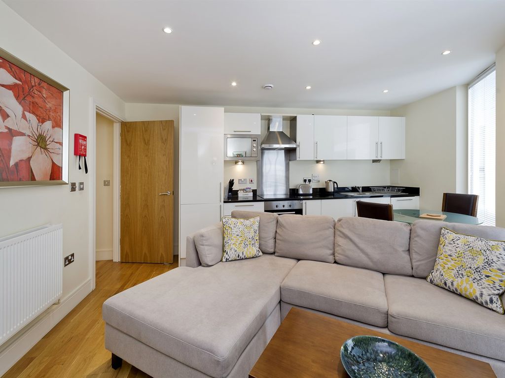 1 bed flat to rent in Trinity Tower, Quadrant Walk E14 Zoopla