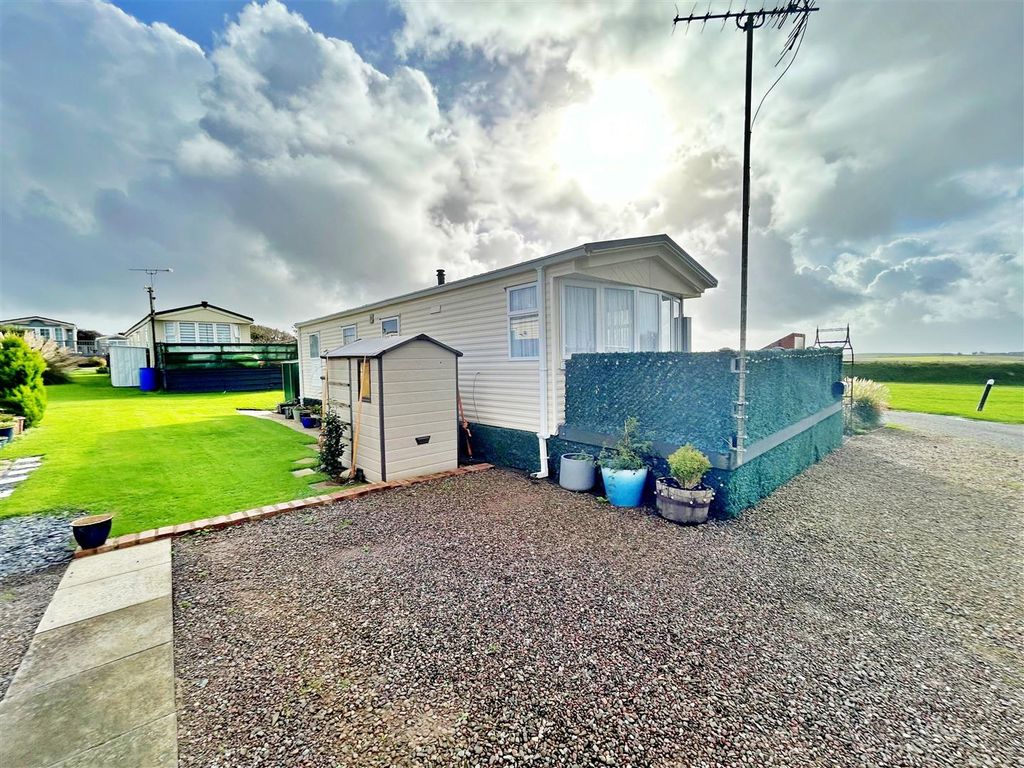 2 bed mobile/park home for sale in Park Hall Caravan Site, Pen Y Cwm
