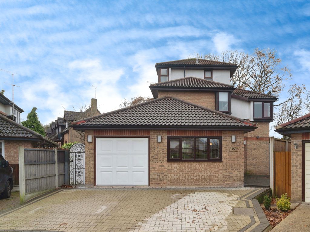 5 bed detached house for sale in Amersham Avenue, Langdon Hills, Basildon SS16, £625,000 - Zoopla