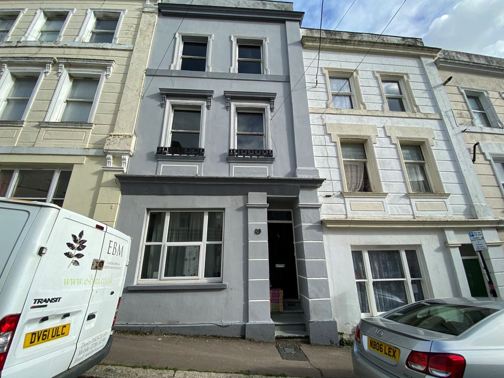 3 bed flat to rent in Gensing Road, St. LeonardsOnSea TN38, £1,250