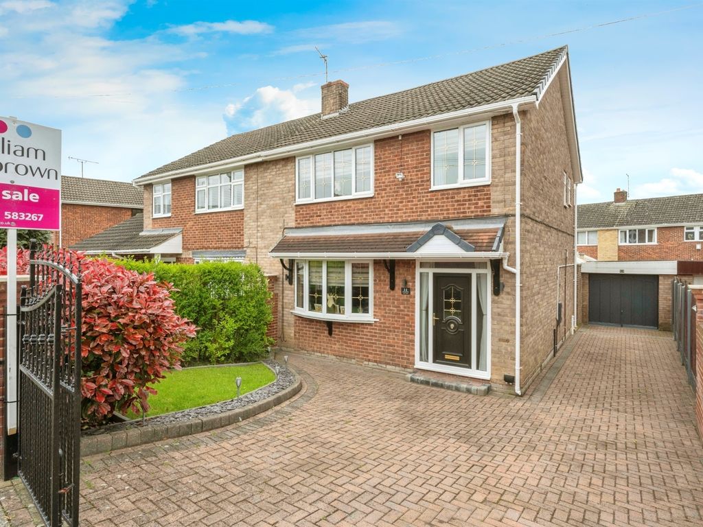 3 bed semidetached house for sale in Hoylake Drive, Swinton